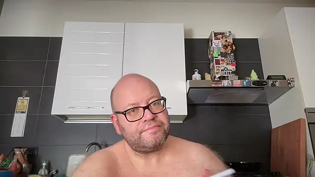 Snapshot of theitalianbear chatting on July 1, 6:37 am theitalianbear online show from July 1, 6:37 am