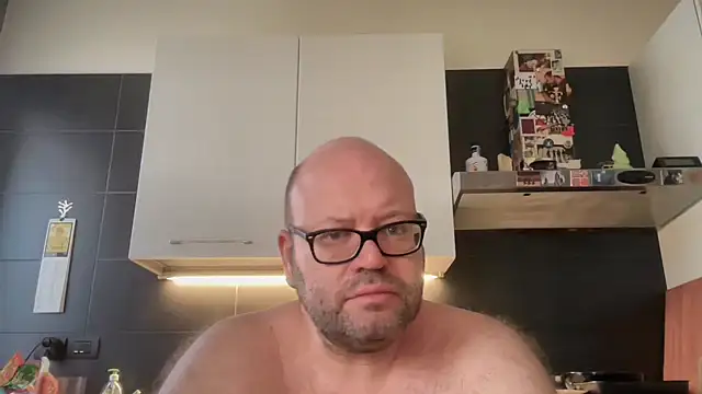 Snapshot of theitalianbear chatting on July 2, 4:51 am theitalianbear online show from July 2, 4:51 am