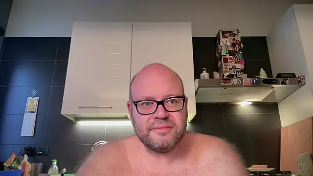 Snapshot of theitalianbear chatting on July 3, 3:35 am theitalianbear online show from July 3, 3:35 am