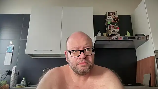 Snapshot of theitalianbear chatting on July 6, 5:26 am theitalianbear online show from July 6, 5:26 am