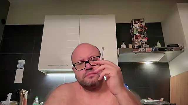 Snapshot of theitalianbear chatting on July 7, 12:46 am theitalianbear online show from July 7, 12:46 am