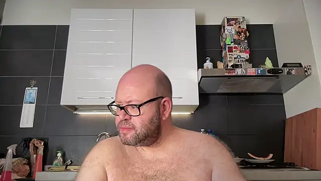 Snapshot of theitalianbear chatting on July 7, 7:23 am theitalianbear online show from July 7, 7:23 am