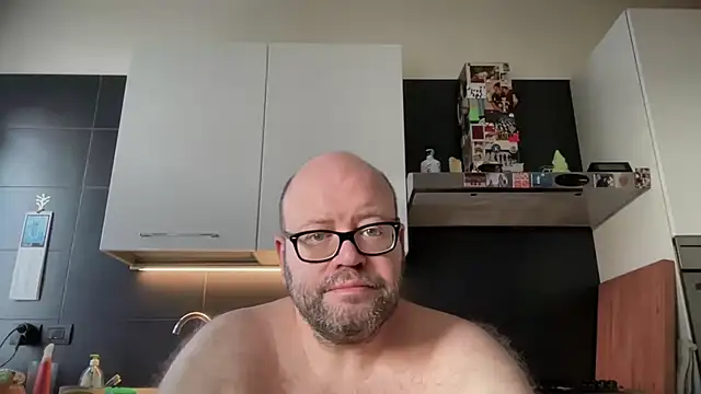 Snapshot of theitalianbear chatting on July 8, 5:01 am theitalianbear online show from July 8, 5:01 am