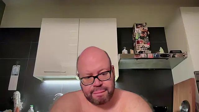 Snapshot of theitalianbear chatting on July 9, 1:53 am theitalianbear online show from July 9, 1:53 am