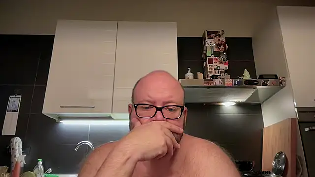 Snapshot of theitalianbear chatting on July 10, 3:00 am theitalianbear online show from July 10, 3:00 am