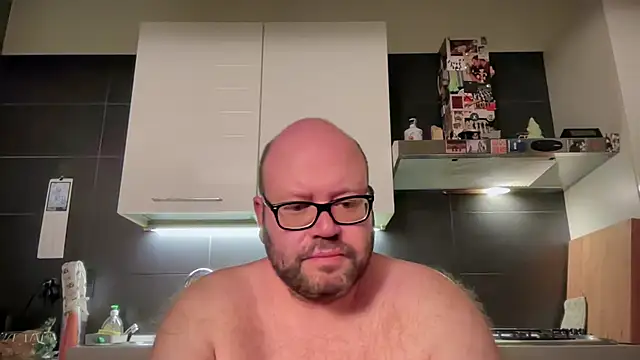 Snapshot of theitalianbear chatting on July 12, 2:35 am theitalianbear online show from July 12, 2:35 am