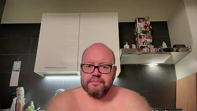Snapshot of theitalianbear chatting on July 13, 2:25 am theitalianbear online show from July 13, 2:25 am