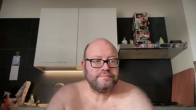 Snapshot of theitalianbear chatting on July 14, 5:56 am theitalianbear online show from July 14, 5:56 am