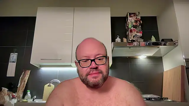 Snapshot of theitalianbear chatting on July 15, 2:28 am theitalianbear online show from July 15, 2:28 am