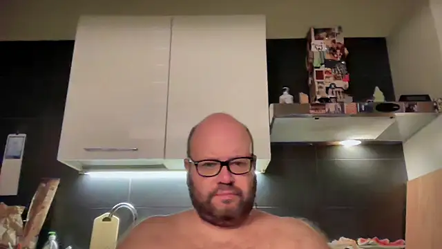 Snapshot of theitalianbear chatting on July 16, 1:33 am theitalianbear online show from July 16, 1:33 am
