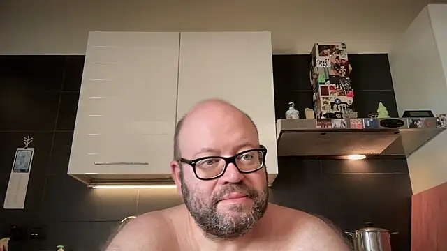 Snapshot of theitalianbear chatting on July 19, 9:24 am theitalianbear online show from July 19, 9:24 am