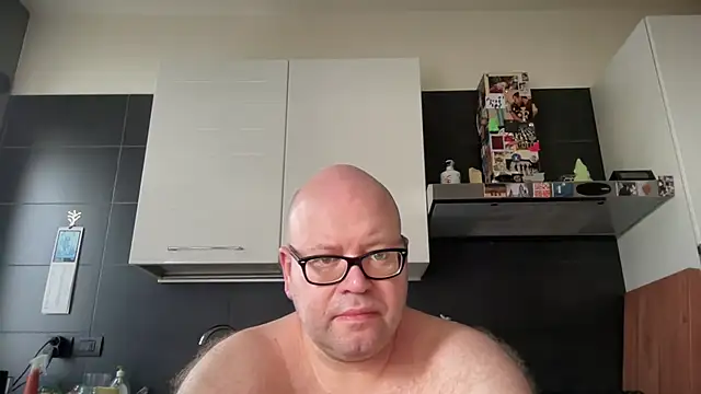 Snapshot of theitalianbear chatting on July 20, 6:17 am theitalianbear online show from July 20, 6:17 am