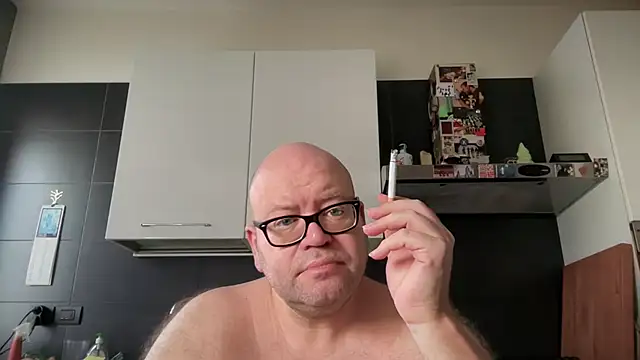 Snapshot of theitalianbear chatting on July 21, 4:59 am theitalianbear online show from July 21, 4:59 am