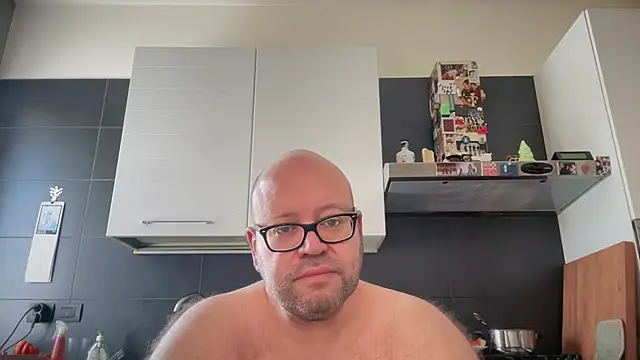 Snapshot of theitalianbear chatting on July 24, 8:23 am theitalianbear online show from July 24, 8:23 am