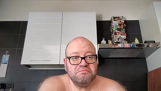 Snapshot of theitalianbear chatting on July 27, 8:10 am theitalianbear online show from July 27, 8:10 am