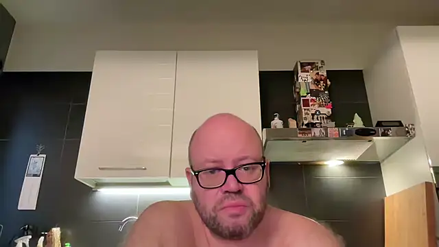 Snapshot of theitalianbear chatting on August 1, 3:39 am theitalianbear online show from August 1, 3:39 am