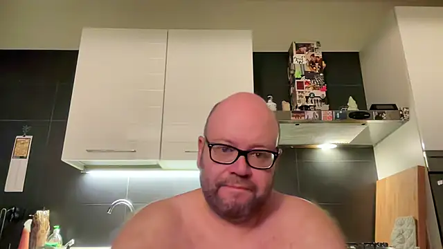Snapshot of theitalianbear chatting on August 2, 3:27 am theitalianbear online show from August 2, 3:27 am