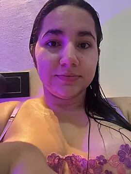Snapshot of miakhalaf_ chatting on August 1, 2:44 am miakhalaf online show from August 1, 2:44 am