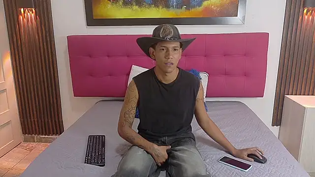  Benjamin11 online show from August 6, 11:34 am