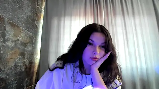 Snapshot of Veronika5404 chatting on August 3, 5:06 pm Veronika5404 online show from August 3, 5:06 pm
