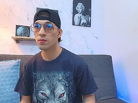 Snapshot of davison_viggian chatting on August 3, 1:49 pm davison viggian online show from August 3, 1:49 pm