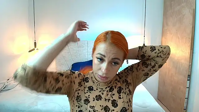 Victoria  Taylor  online show from August 5, 7:49 pm