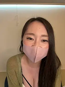 Snapshot of aika_chi chatting on August 3, 4:44 am aika chi online show from August 3, 4:44 am