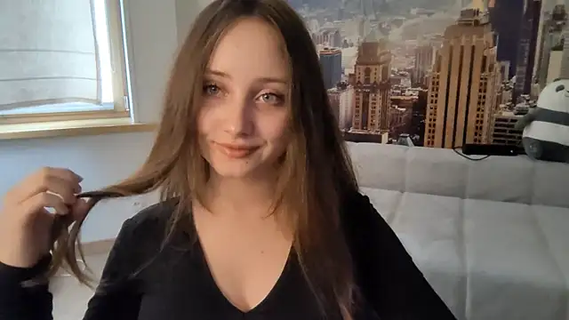 Snapshot of EvaSoShy chatting on August 3, 9:04 am EvaSoShy online show from August 3, 9:04 am