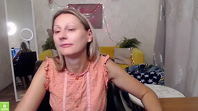 Snapshot of Sunny_bunnu chatting on July 31, 6:57 am Sunny bunnu online show from July 31, 6:57 am