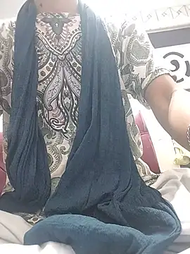 Snapshot of hey_pooja chatting on August 5, 4:21 pm hey pooja online show from August 5, 4:21 pm