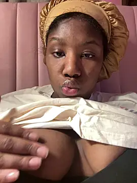 YummyGirlBubbles online show from August 3, 12:09 am