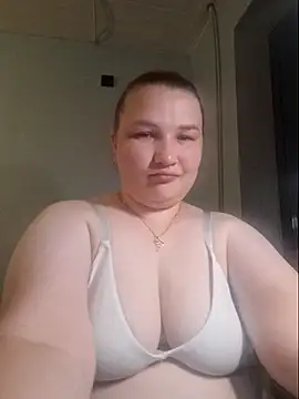 Jullia000 online show from August 5, 9:06 pm