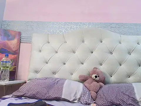 Snapshot of dakotaa_sky chatting on August 5, 7:28 pm dakotaa sky online show from August 5, 7:28 pm
