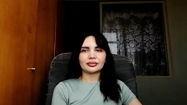 Snapshot of ElviaSloane chatting on August 6, 8:27 am ElviaSloane online show from August 6, 8:27 am