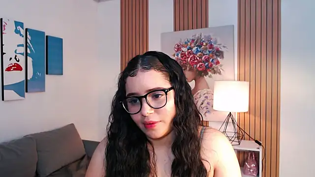 Snapshot of Bia_doll77 chatting on August 7, 7:27 pm Bia doll77 online show from August 7, 7:27 pm