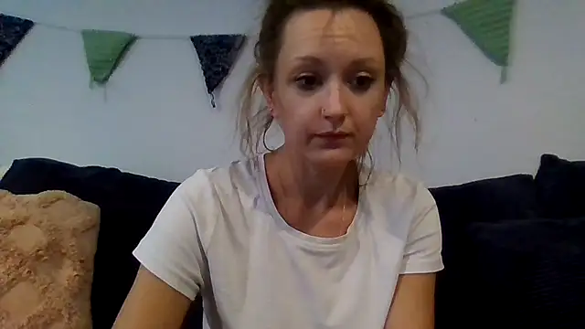 Snapshot of sensins_ chatting on August 6, 5:04 pm sensins online show from August 6, 5:04 pm