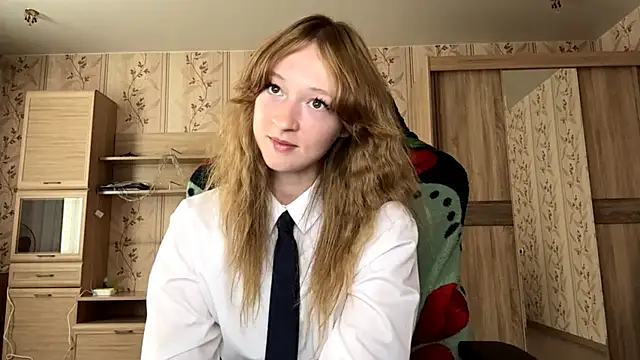 Snapshot of SalmonWhip chatting on August 10, 2:04 am SalmonWhip online show from August 10, 2:04 am