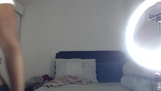 Snapshot of leanna23 chatting on July 17, 4:52 am leanna23 online show from July 17, 4:52 am