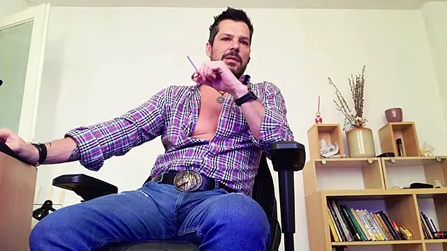 Snapshot of ChrisKox chatting on April 21, 4:41 am ChrisKox online show from April 21, 4:41 am
