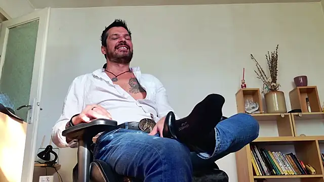 Snapshot of ChrisKox chatting on April 23, 6:14 am ChrisKox online show from April 23, 6:14 am