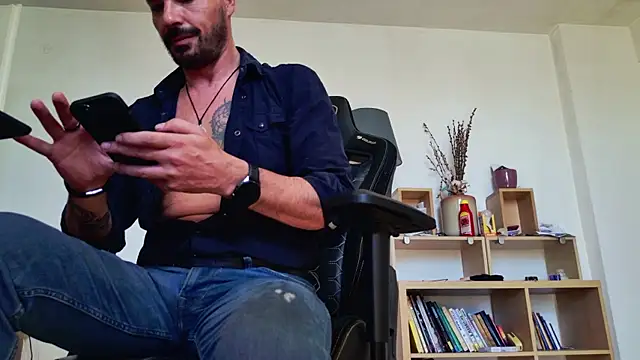 Snapshot of ChrisKox chatting on May 16, 8:55 am ChrisKox online show from May 16, 8:55 am