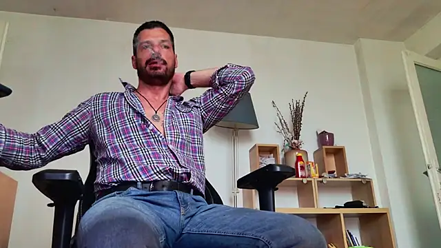 Snapshot of ChrisKox chatting on May 20, 6:52 am ChrisKox online show from May 20, 6:52 am