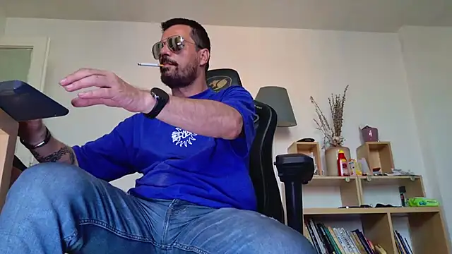 Snapshot of ChrisKox chatting on May 26, 5:09 pm ChrisKox online show from May 26, 5:09 pm