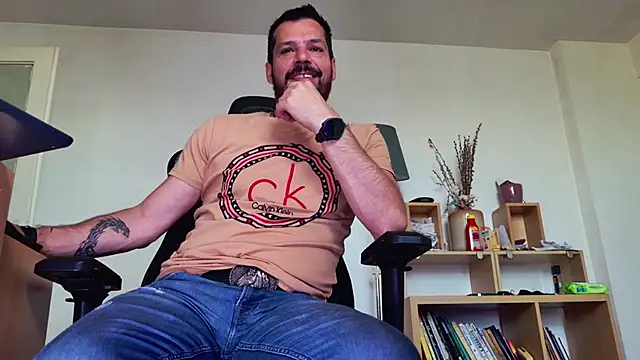 Snapshot of ChrisKox chatting on May 27, 3:47 am ChrisKox online show from May 27, 3:47 am