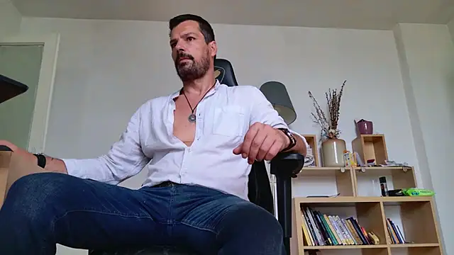 Snapshot of ChrisKox chatting on June 1, 7:43 am ChrisKox online show from June 1, 7:43 am
