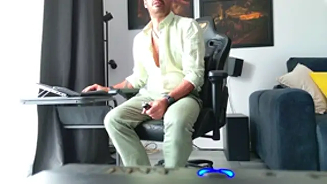 Snapshot of ChrisKox chatting on June 30, 6:47 am ChrisKox online show from June 30, 6:47 am