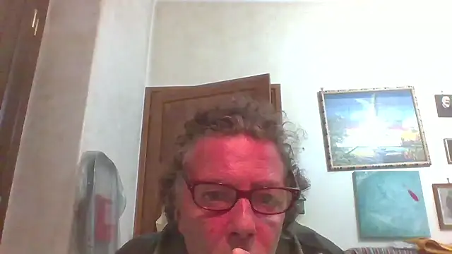 Snapshot of gianlux128bis chatting on November 5, 6:19 pm gianlux128bis online show from November 5, 6:19 pm