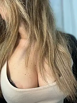 Snapshot of sexylenia chatting on April 30, 10:36 pm sexylenia online show from April 30, 10:36 pm