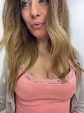 Snapshot of sexylenia chatting on May 1, 10:58 pm sexylenia online show from May 1, 10:58 pm