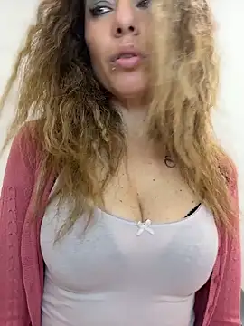 Snapshot of sexylenia chatting on May 12, 12:24 pm sexylenia online show from May 12, 12:24 pm